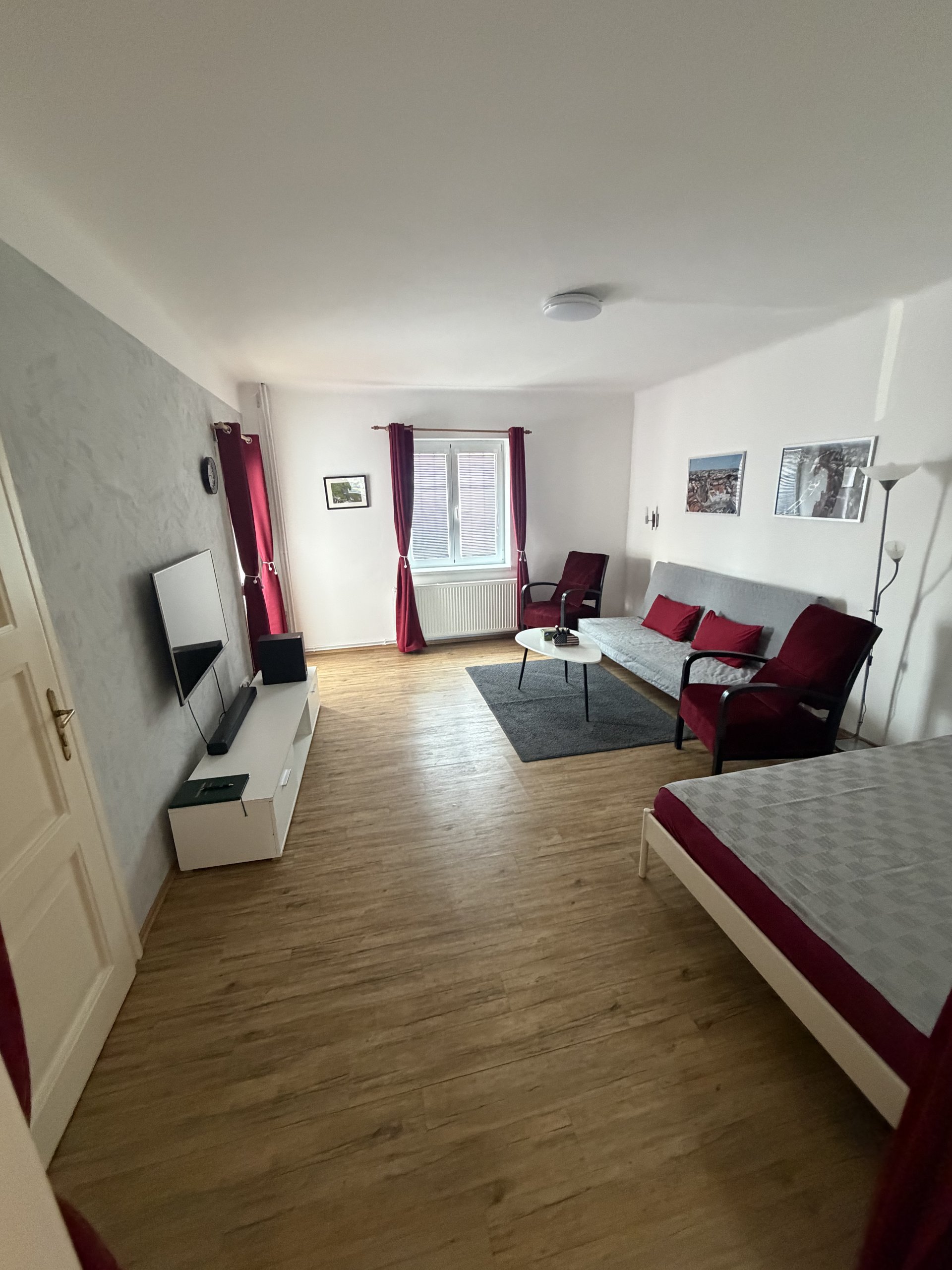 Apartmán v patře — pohled do obývacího pokoje